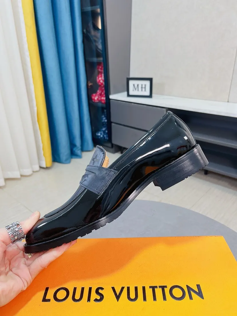 Men's Men's Shoes 💰480🌹🌹《Lv》The latest and most popular casual business leather shoes, top brands [Seduce] Luxury ~ Purchasing, [Strong] The uppers are made of imported patent leather with printed original material ➕ Genuine leather lining (•) fine workmanship. The original stylish and stylish soft rubber wear-resistant and non-slip outsole is light and comfortable on the feet. The real thing looks better in real life. 38-44, 45 can be customized.